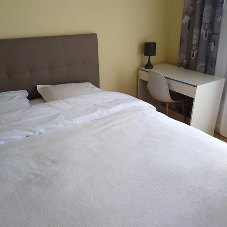 Chez Myla Chambre Avec Tv Ecran Plat Et Salle De Bain Privative Bourges Exterior photo
