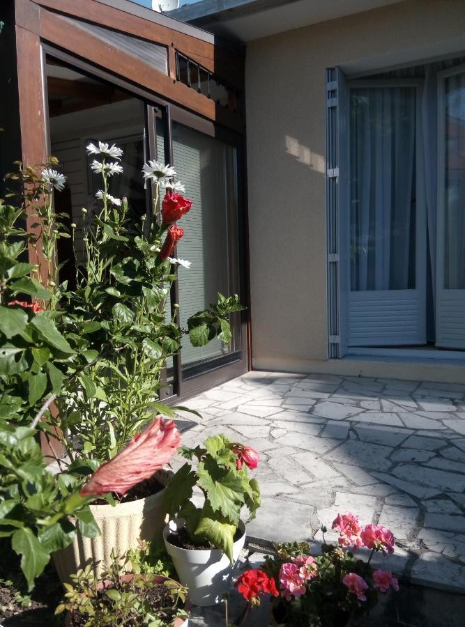 Chez Myla Chambre Avec Tv Ecran Plat Et Salle De Bain Privative Bourges Exterior photo