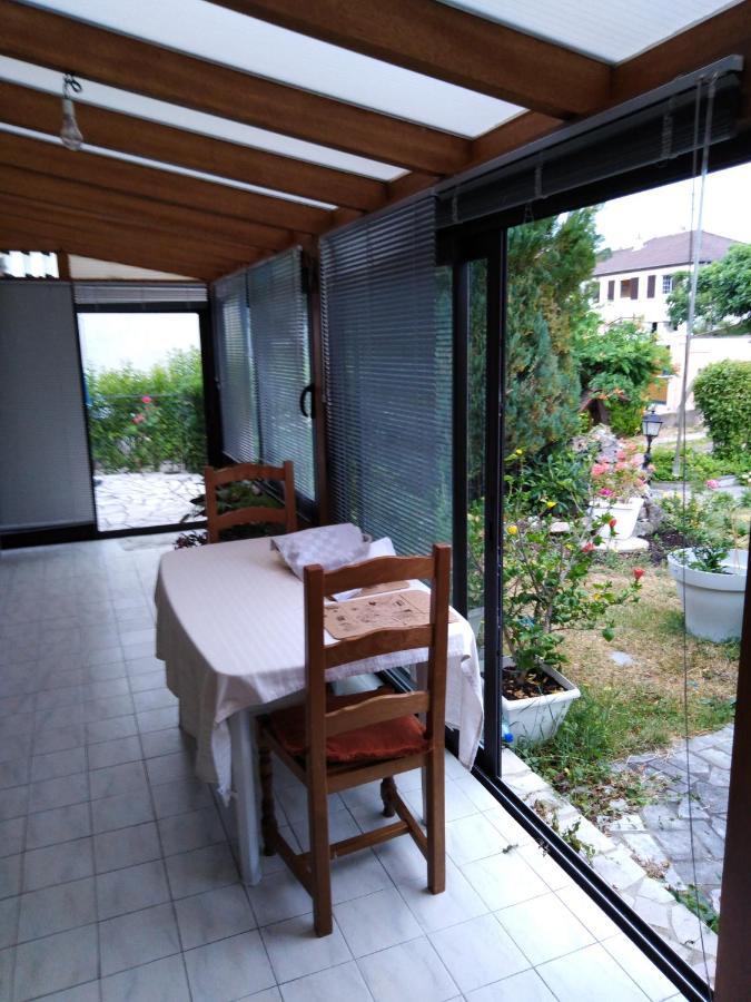 Chez Myla Chambre Avec Tv Ecran Plat Et Salle De Bain Privative Bourges Exterior photo